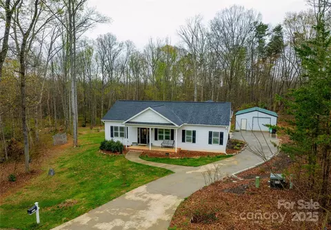 1153 Curtis Ln, Pilot Mountain, NC 27041