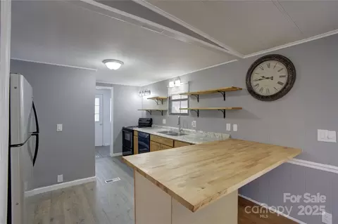 13 Woodscape Dr, Mills River, NC 28759