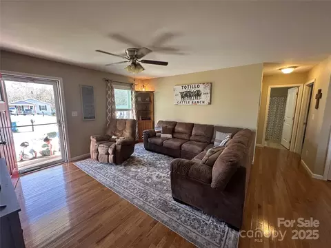 52 Restful Ln, Hickory, NC 28601 photo 2