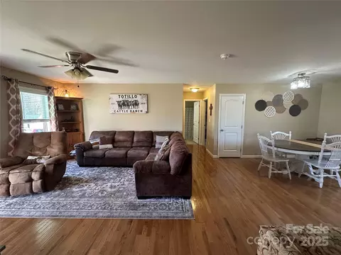 52 Restful Ln, Hickory, NC 28601 photo 3