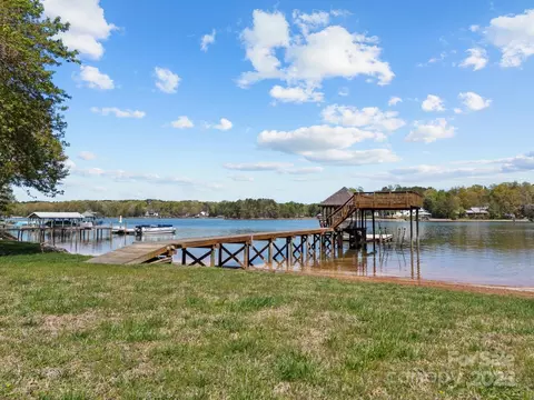 126 Balmoral Dr, Mooresville, NC 28117