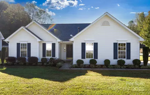 611 Chase Brook Dr, Rock Hill, SC 29732