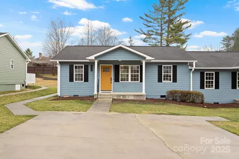 102 S Justice St, Hendersonville, NC 28739