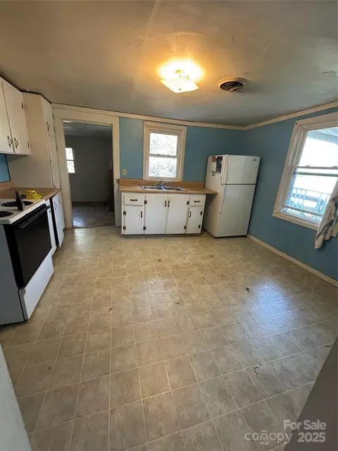 30 Porter St, Tryon, NC 28782 photo 6