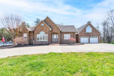 1026 E Stage Coach Trl, Lawndale, NC 28090