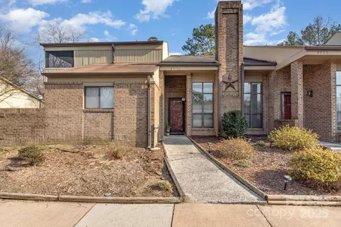 8033 Charter Oak Ln, Charlotte, NC 28226