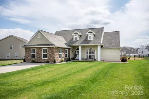 118 Heathrow Ln, Statesville, NC 28677