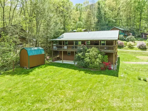 44 Robin Hood Ln, Maggie Valley, NC 28751
