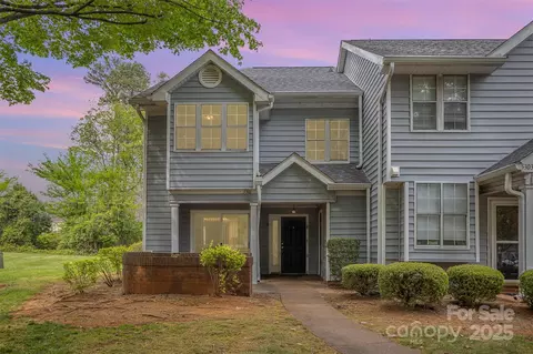 5301 Amity Springs Dr, Charlotte, NC 28212
