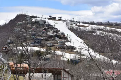 301 Pinnacle Inn 3219 Rd #3219, Beech Mountain, NC 28604