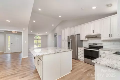 Kitchen - 2014 Cardinal Loop, Stanley, NC 28164 photo 4 of 4