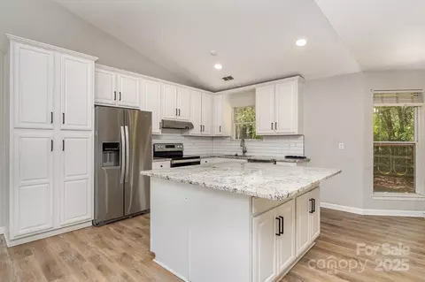Kitchen - 2014 Cardinal Loop, Stanley, NC 28164 photo 2 of 4