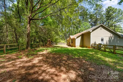 Exterior - 2014 Cardinal Loop, Stanley, NC 28164 photo 7 of 8