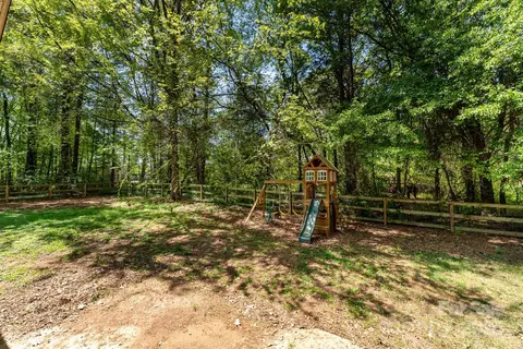 Exterior - 2014 Cardinal Loop, Stanley, NC 28164 photo 3 of 8