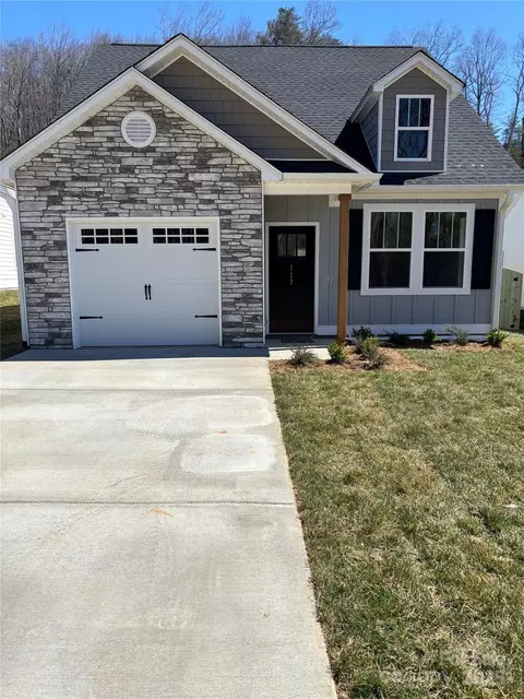 117 Crew Ln, Black Mountain, NC 28711