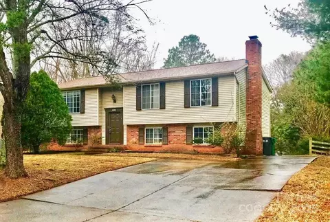 9521 Robert Burns Ct, Charlotte, NC 28213