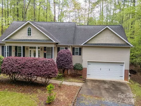 377 Newport Dr, Mount Gilead, NC 27306