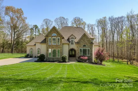 2017 Colorado Ct, Lancaster, SC 29720