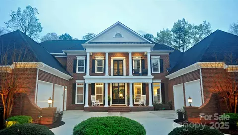 7114 Stonehaven Dr, Waxhaw, NC 28173