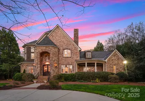5512 Carmel Park Dr, Charlotte, NC 28226