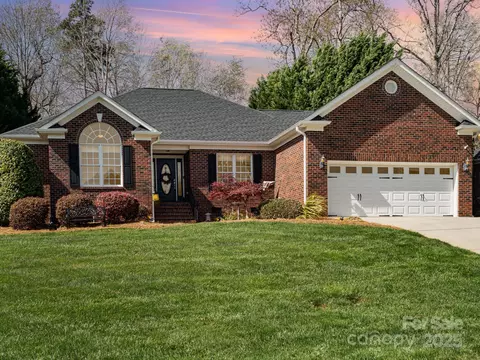 5400 Old Town Ln, Gastonia, NC 28056