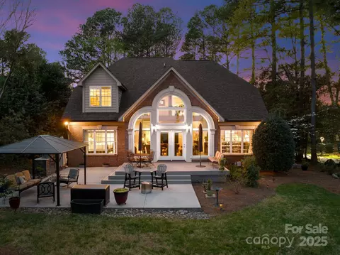 796 Lake Mist Dr, Stanley, NC 28164