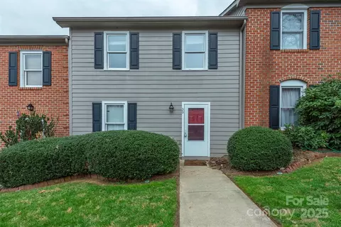 30 Sleepy Hollow Ln, Swannanoa, NC 28778