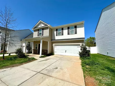 8223 Gabon Ct, Charlotte, NC 28215