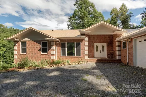 145 Frankie Ln, Flat Rock, NC 28731