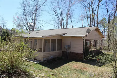 Exterior - 2339 Crestview St, Morganton, NC 28655 photo 3 of 8