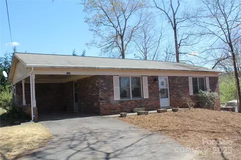 2339 Crestview St, Morganton, NC 28655