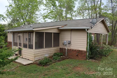 Exterior - 2339 Crestview St, Morganton, NC 28655 photo 7 of 8