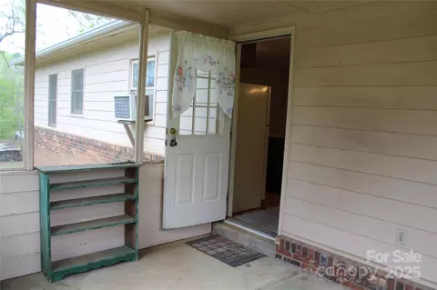 Exterior - 2339 Crestview St, Morganton, NC 28655 photo 5 of 8