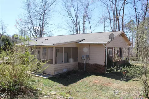 Exterior - 2339 Crestview St, Morganton, NC 28655 photo 4 of 8