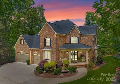 4273 Stormy Pointe Ct, Denver, NC 28037