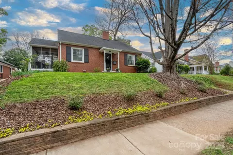 717 Woodruff Pl, Charlotte, NC 28208