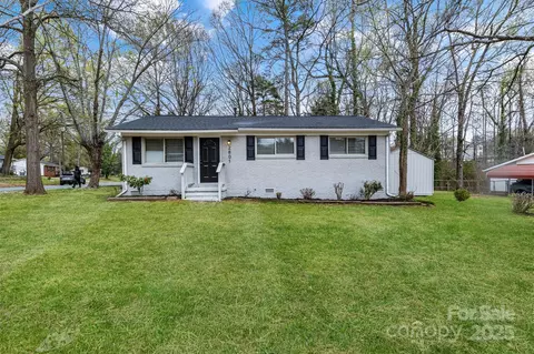 2801 Alleghany St, Charlotte, NC 28208
