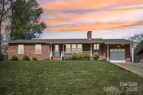 10 Sun Up Ln, Candler, NC 28715
