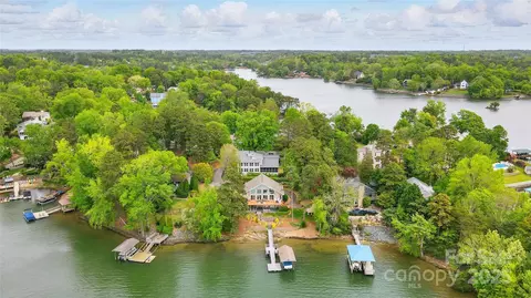 1095 Palmyra Dr, Tega Cay, SC 29708