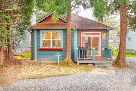 23 Waterlily Dr, Flat Rock, NC 28731