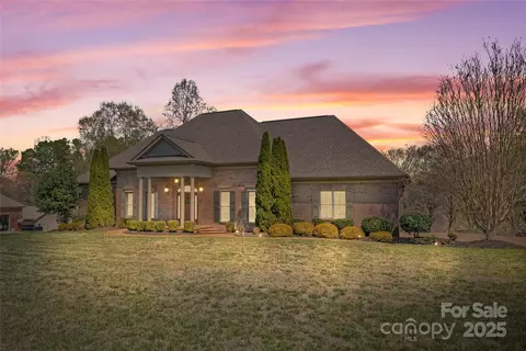 132 Patrick Ln, Mount Holly, NC 28120