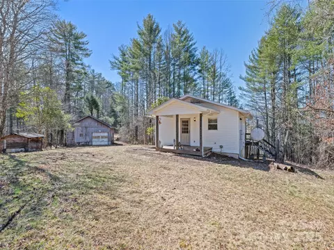 91 Jeter Rd, Clyde, NC 28721
