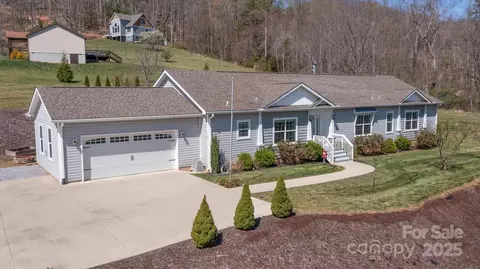 52 Stone Ridge Trl, Mills River, NC 28759