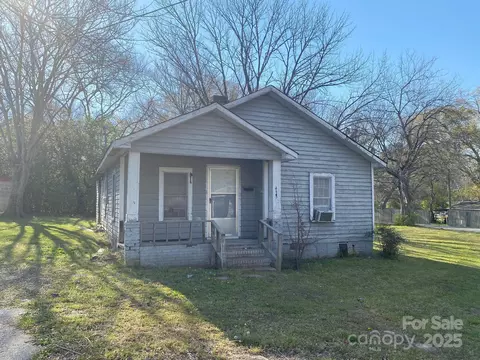 433 Clinton Ave, Lancaster, SC 29720 photo 1