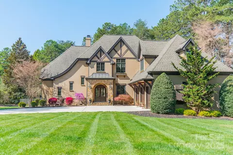 115 Stonewall Beach Ln, Mooresville, NC 28117