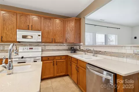 Kitchen - 707 Sinclair Dr, Monroe, NC 28112 photo 4 of 4