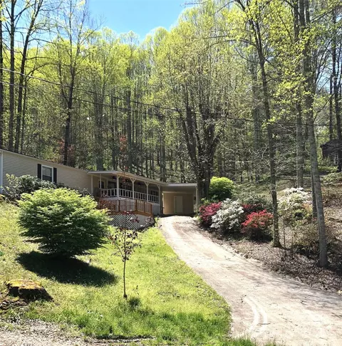 84 Greentree Ln, Canton, NC 28716