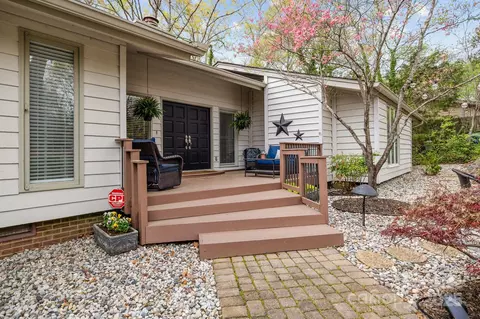 27 Heritage Ct, Lake Wylie, SC 29710