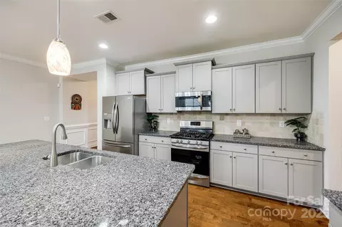 Kitchen - 1211 Croft Dr, Fort Mill, SC 29708 photo 2 of 4