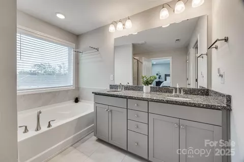 Bath - 1211 Croft Dr, Fort Mill, SC 29708 photo 2 of 4